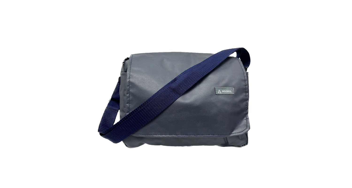 A multifunctional Shoulder Bag and easy to carry.